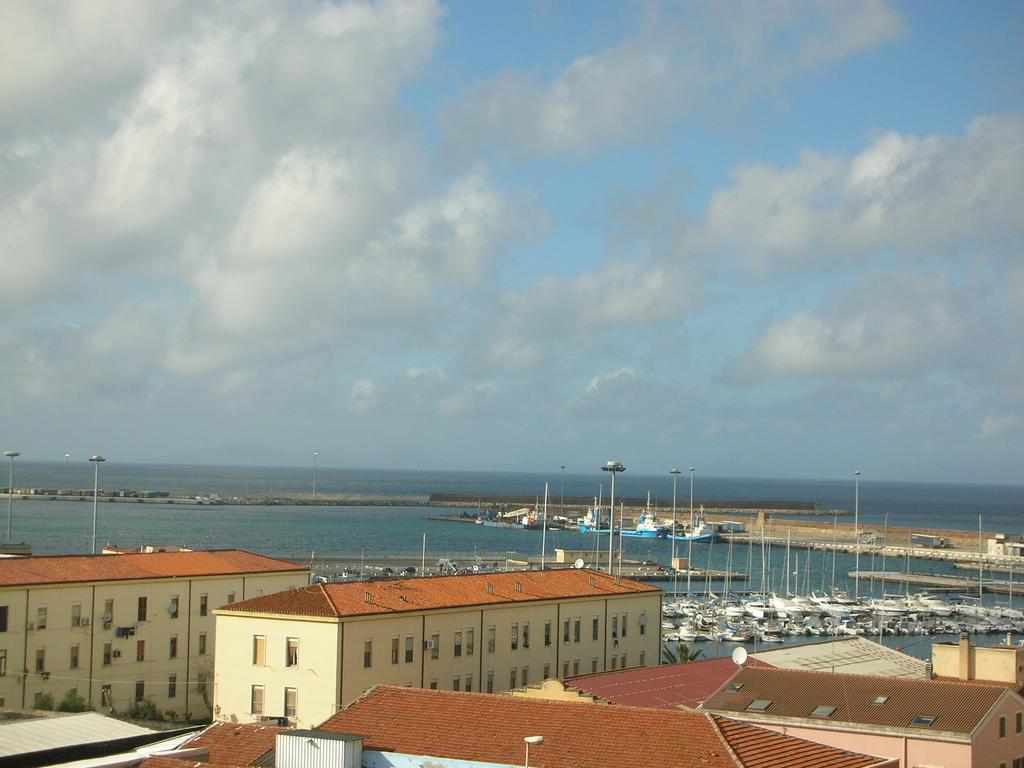 Petronia *